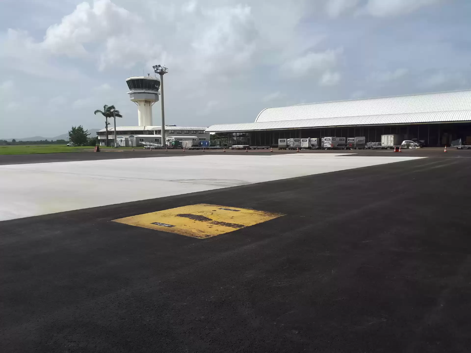 martinique aeroport enrobes percoles gris